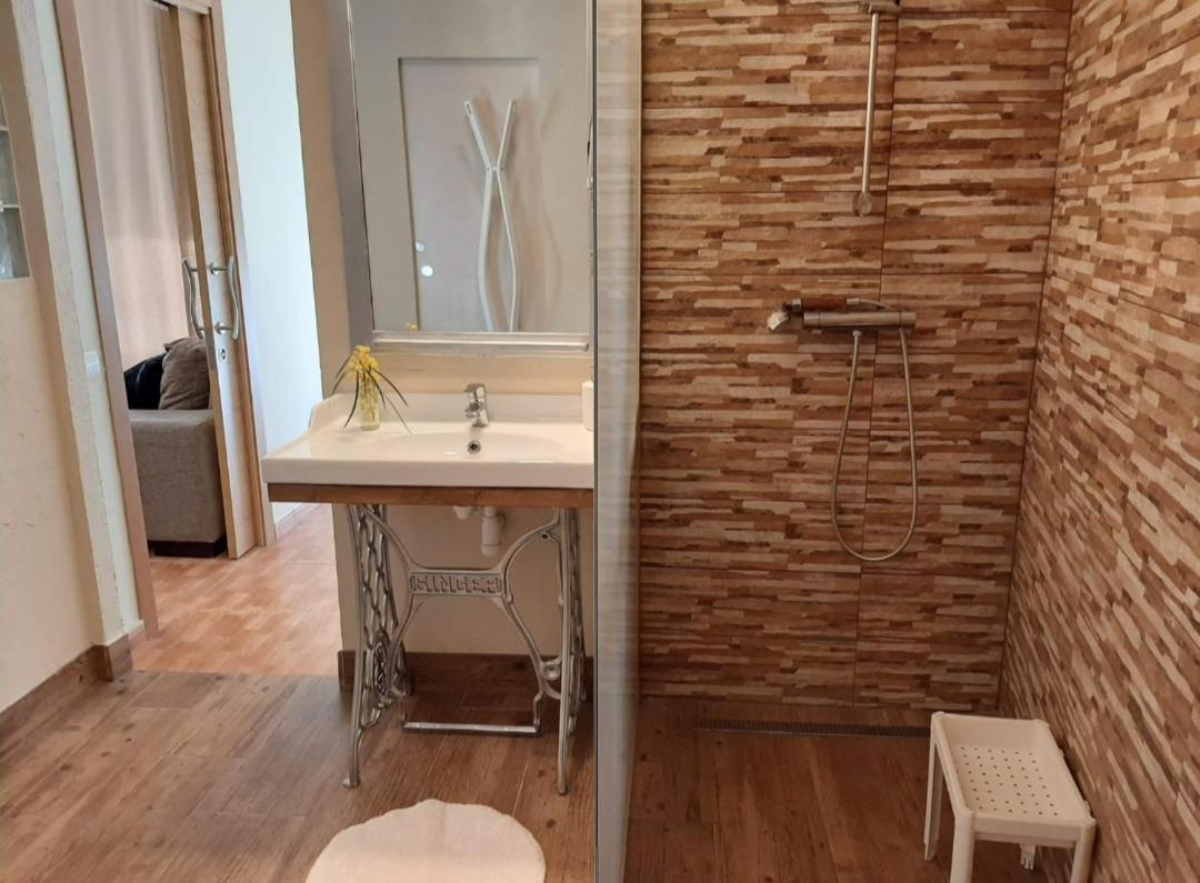 Comodo Apartamento Deltebre Exterior foto